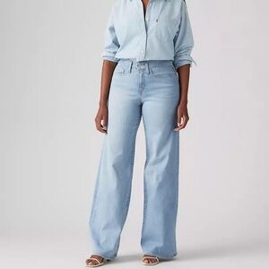 NWT Levi’s 318 Shaping Wide Leg Jeans Final Price Drop